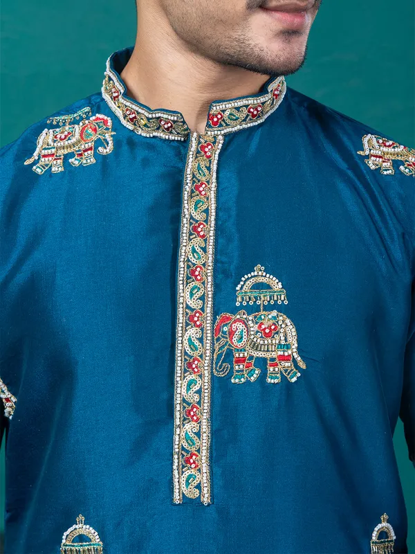 Ethnic_Motif_In_Beads_And_Sequin_Embroidered_Kurta