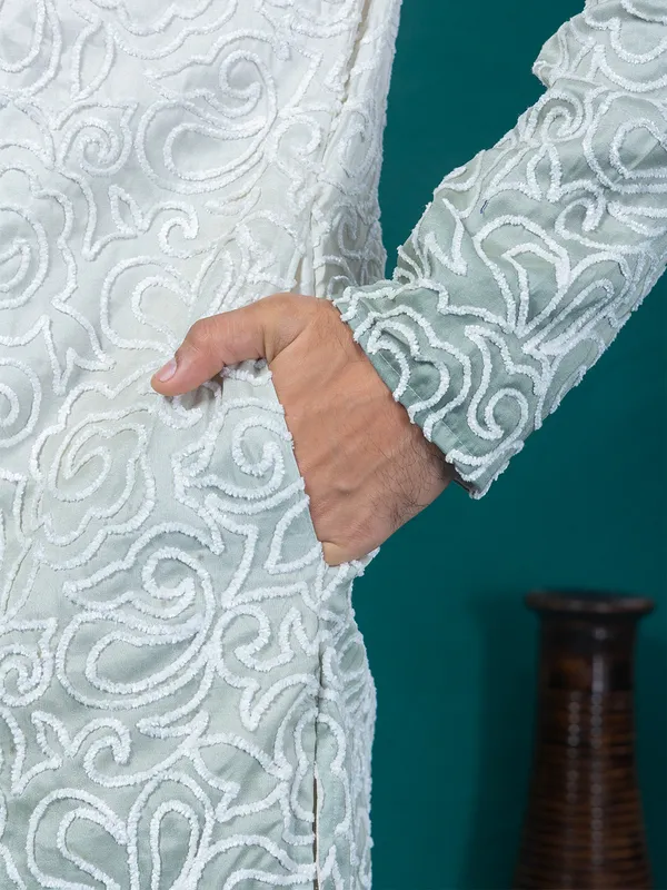 FLORAL_ALLOVER_THREADWORK_EMBROIDERY_KURTA