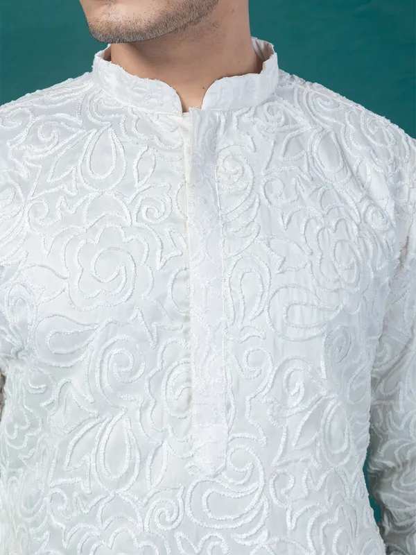 Floral_Allover_Threadwork_Embroidery_Kurta