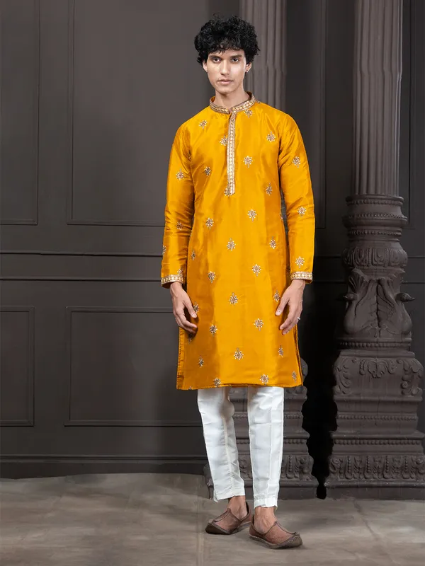 Ethnic_Motif_Sequin_Embroidery_Kurta
