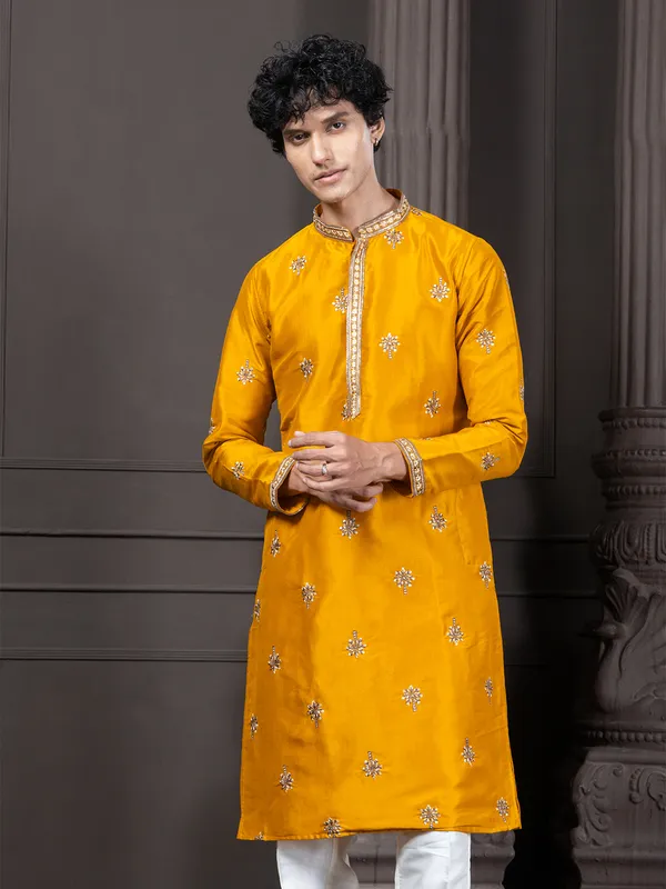 Ethnic_Motif_Sequin_Embroidery_Kurta