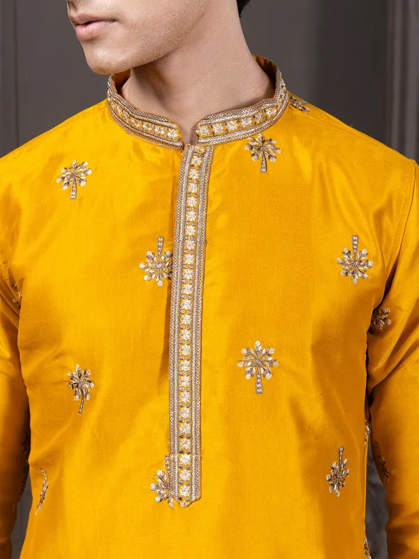 Ethnic_Motif_Sequin_Embroidery_Kurta