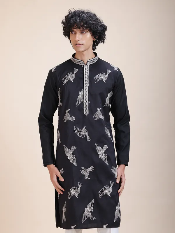 MEN_THREADWORK_EMBROIDERY_KURTA