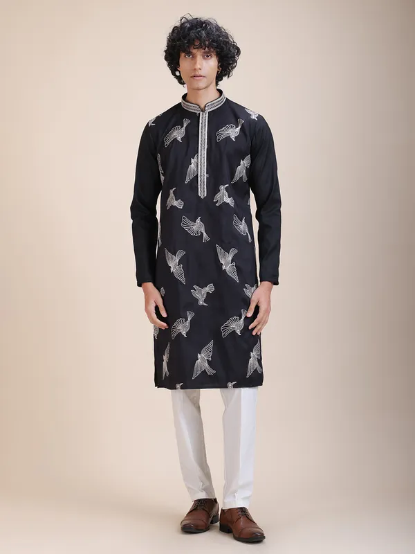 Men_Threadwork_Embroidery_Kurta