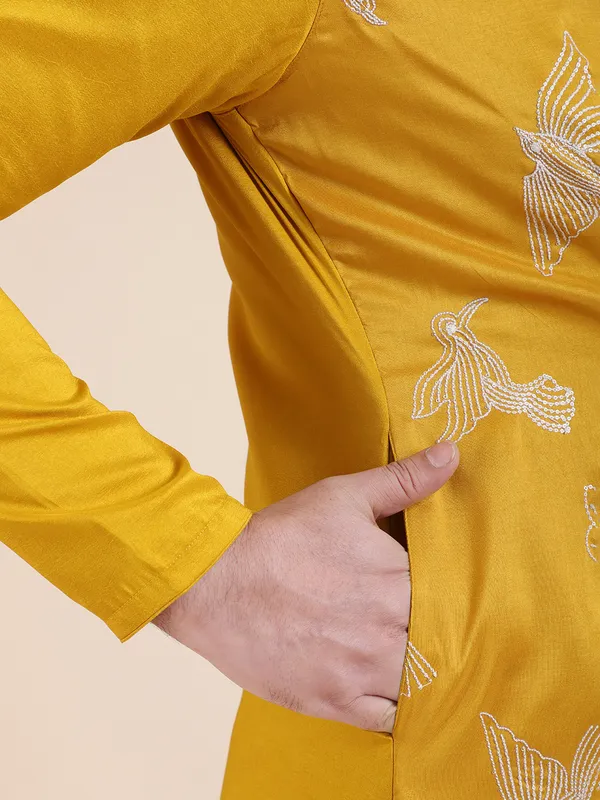 Men_Threadwork_Embroidery_Kurta