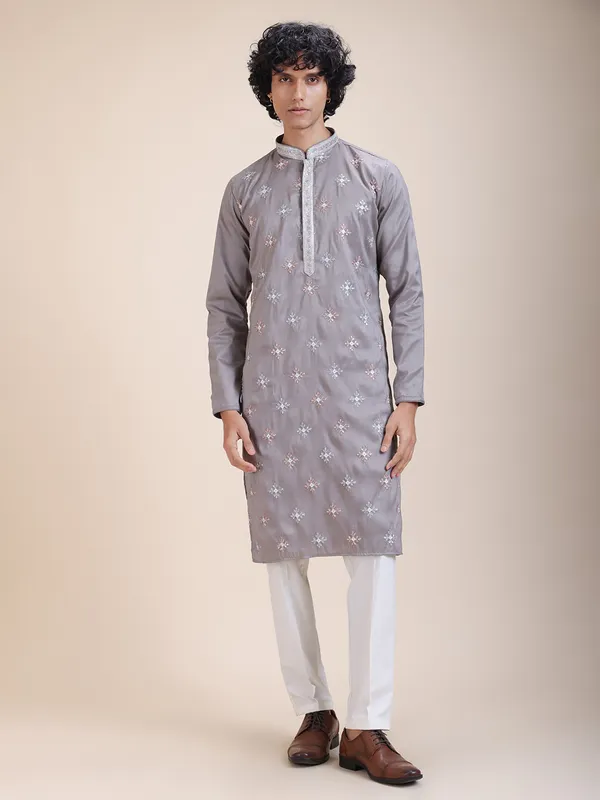 Men_Thread_Sequin_Embroidered_Kurta