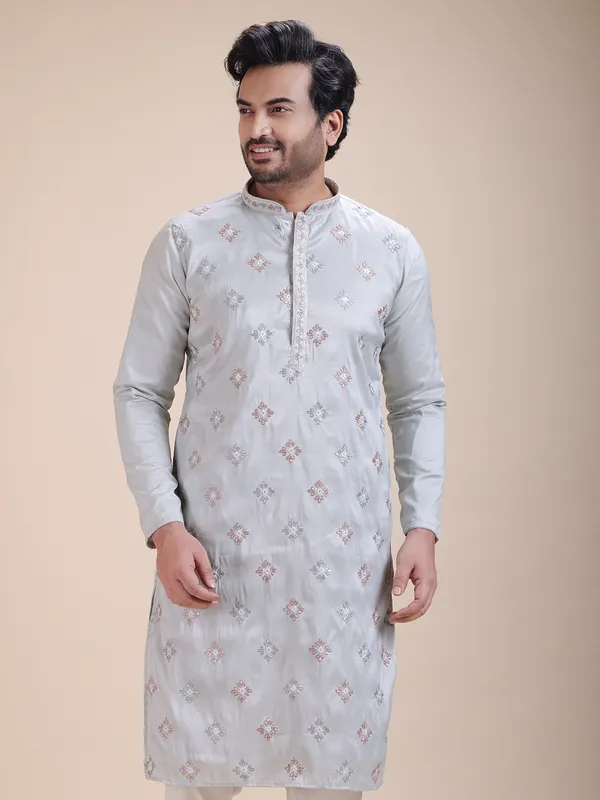 Men_Thread_Sequin_Embroidered_Kurta