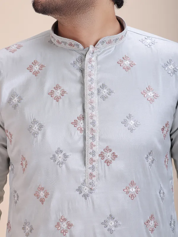 Men_Thread_Sequin_Embroidered_Kurta