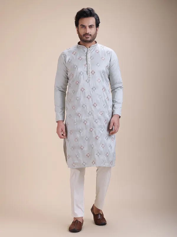 Men_Thread_Sequin_Embroidered_Kurta