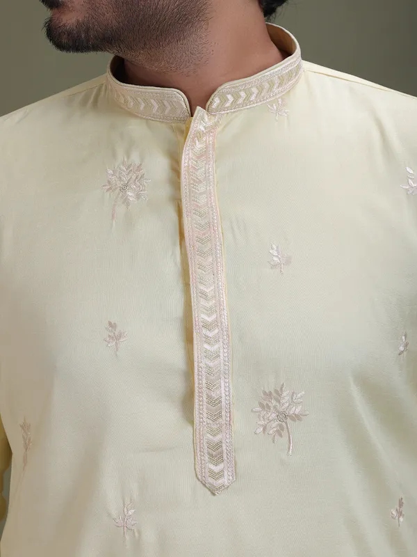 Men_Ethnic_Embroidered_Thread_Work_Kurta