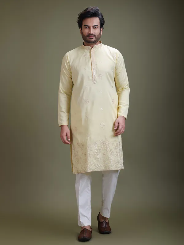 Men_Ethnic_Embroidered_Thread_Work_Kurta