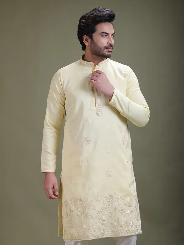 Men_Ethnic_Embroidered_Thread_Work_Kurta