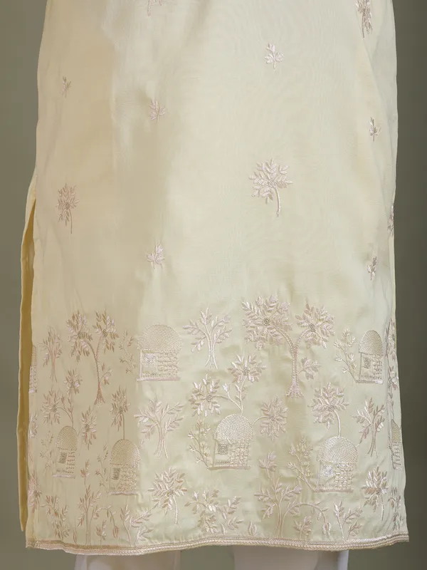Men_Ethnic_Embroidered_Thread_Work_Kurta
