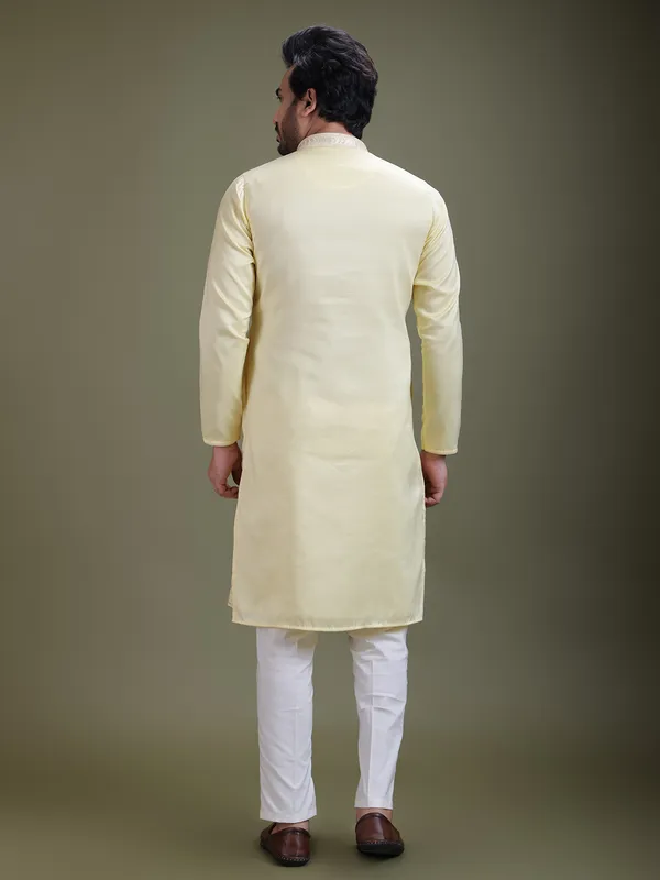 Men_Ethnic_Embroidered_Thread_Work_Kurta