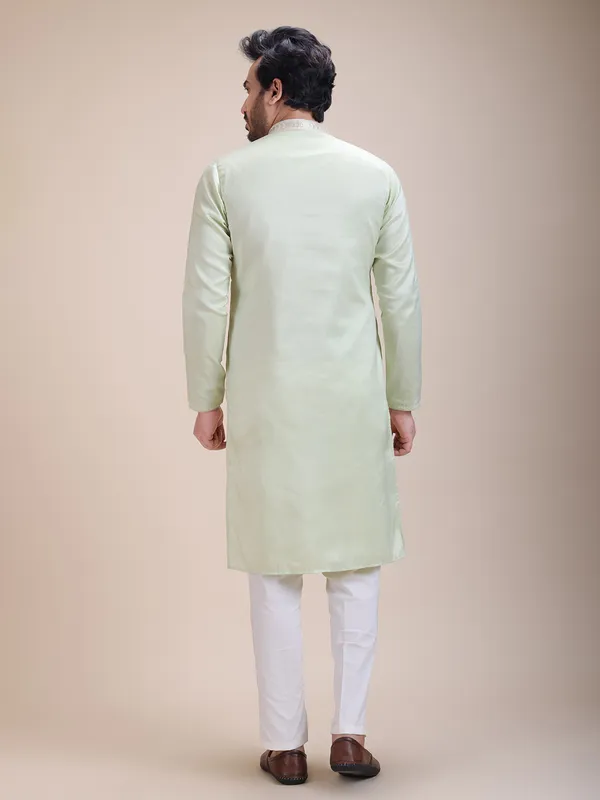 Men_Ethnic_Embroidered_Thread_Work_Kurta