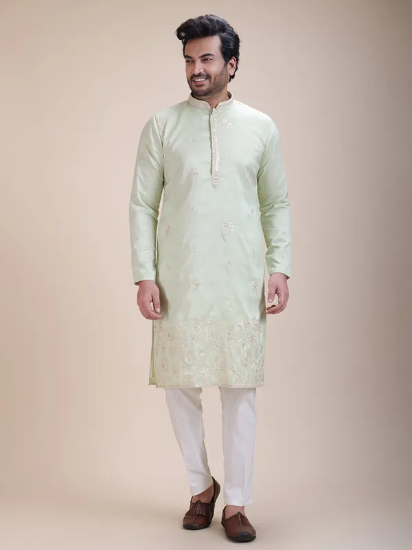 Men_Ethnic_Embroidered_Thread_Work_Kurta