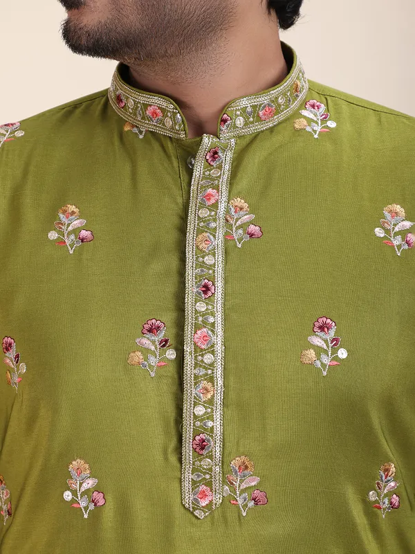 Ethnic_Embroidery_Sequence_Jari_Men_Full_Sleeves_Kurtas
