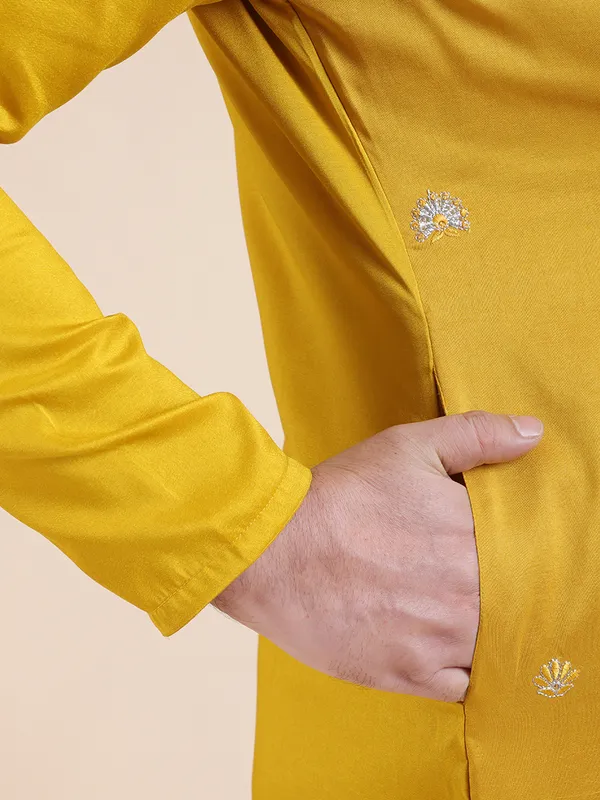 Ethnic_Embroidery_Threadwork_Kurtas