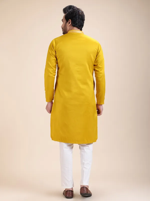 Ethnic_Embroidery_Threadwork_Kurtas