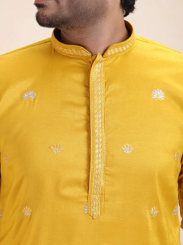 Ethnic_Embroidery_Threadwork_Kurtas