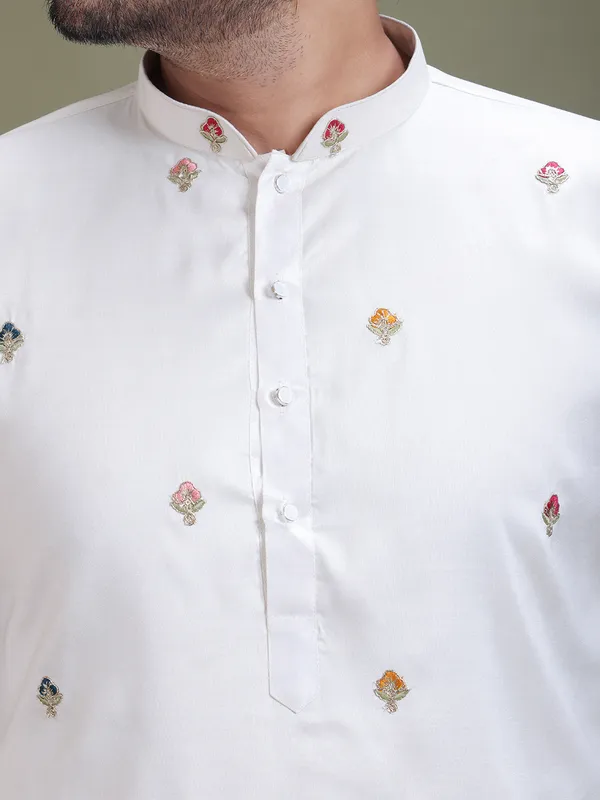 Ethnic_Embroidery_Sequence_Jari_Men_Full_Sleeves_Kurtas
