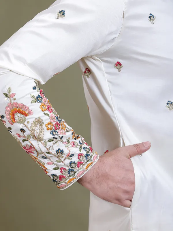 Ethnic_Embroidery_Sequence_Jari_Men_Full_Sleeves_Kurtas