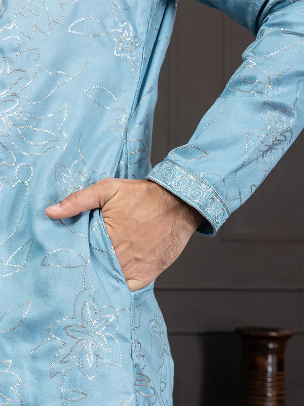 Abstract_Sequence_Embroidery_Kurta