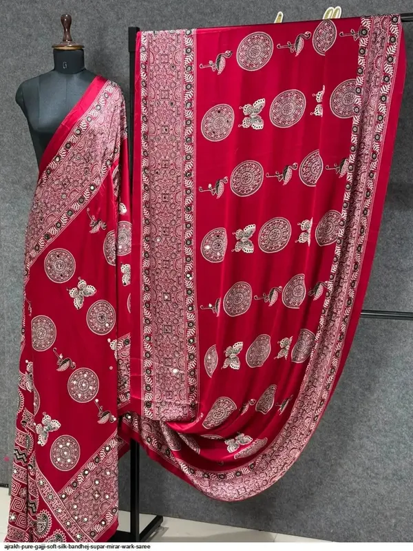 Red_Satin_Silk_Printed_Saree_For_Women