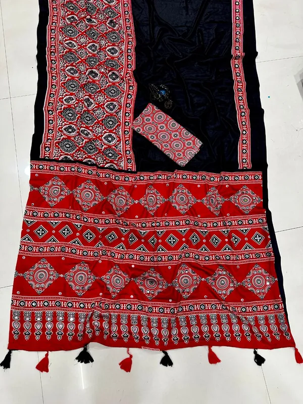 Red_Black_Satin_Silk_Mirror_Work_Printed_Saree_For_Women