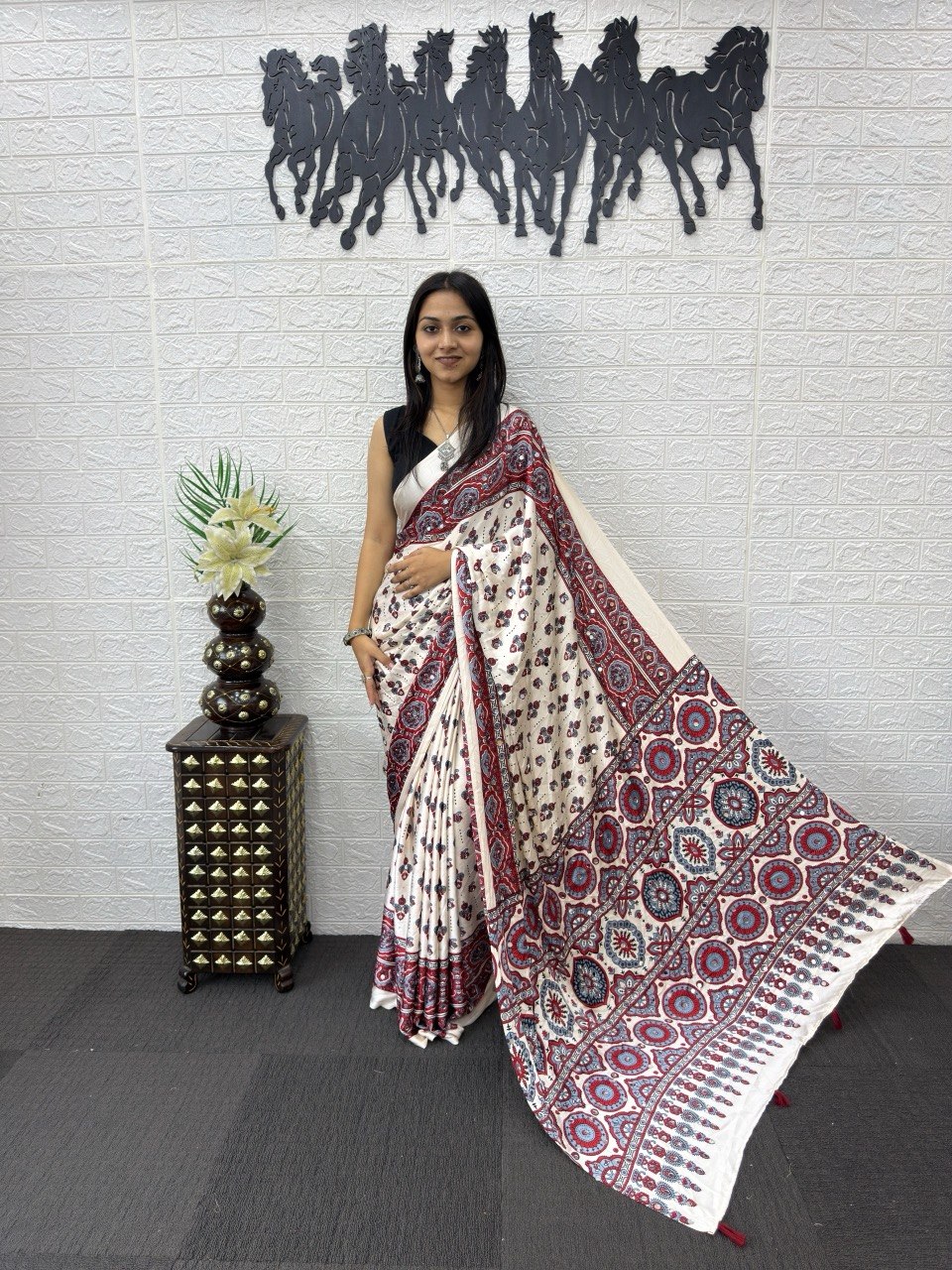 White_Satin_Silk_Printed_Saree_For_Women
