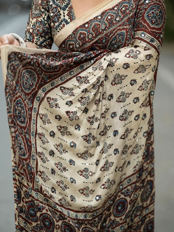 Cream_Satin_Silk_Printed_Saree_For_Women