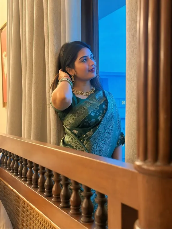 Green_Floral_Patterned_Saree_for_Women