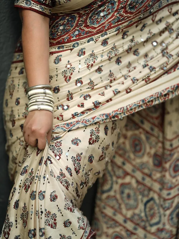 Cream_Satin_Silk_Printed_Saree_For_Women