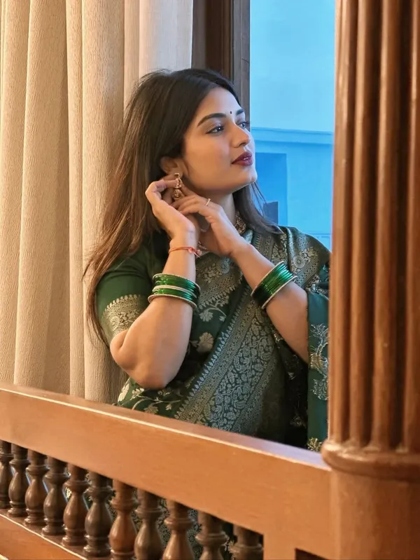 Green_Floral_Patterned_Saree_for_Women