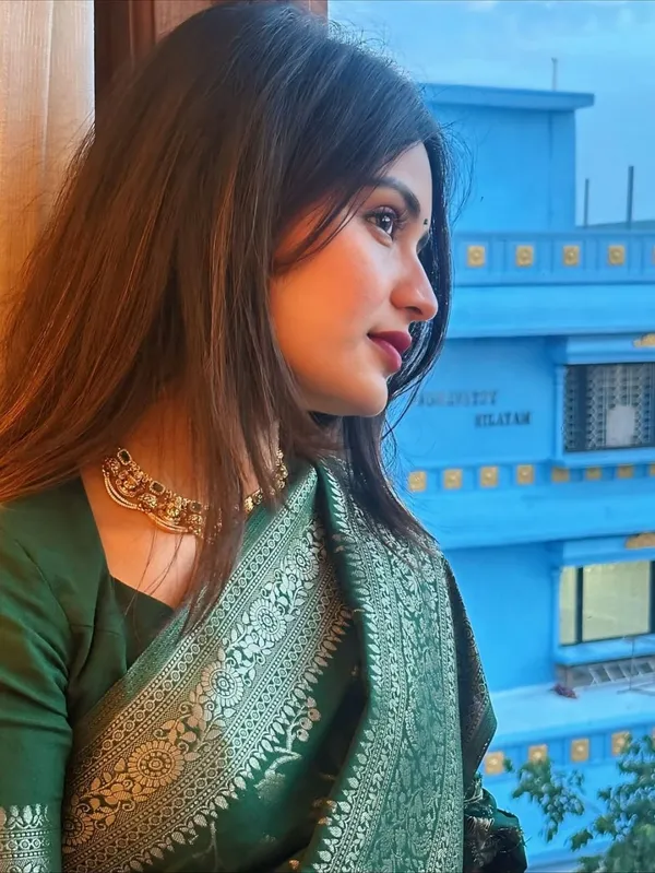 Green_Floral_Patterned_Saree_for_Women