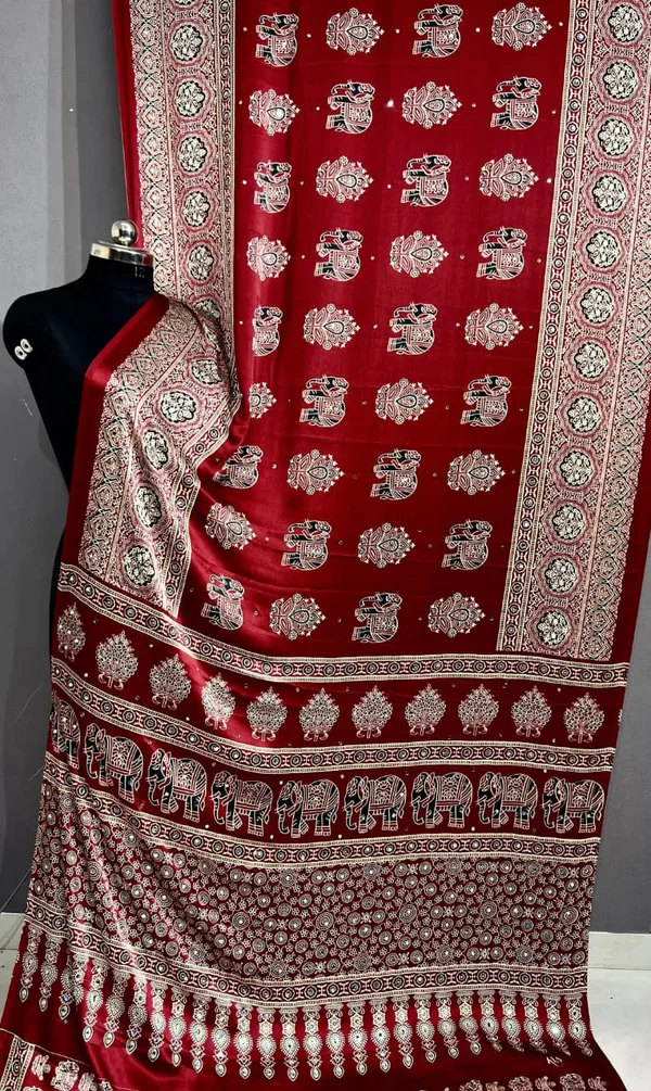 Red_Satin_Silk_Printed_Saree_For_Women