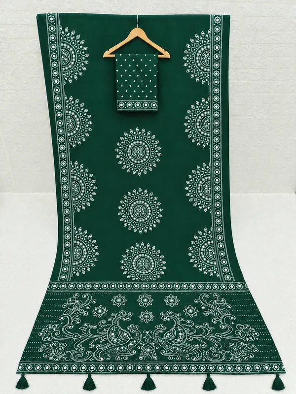 Green_Printed_Saree_With_Blouse_Piece_for_Women