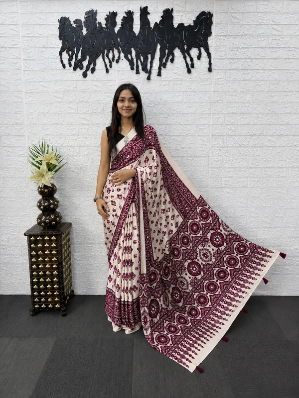 Cream_Satin_Silk_Printed_Saree_For_Women