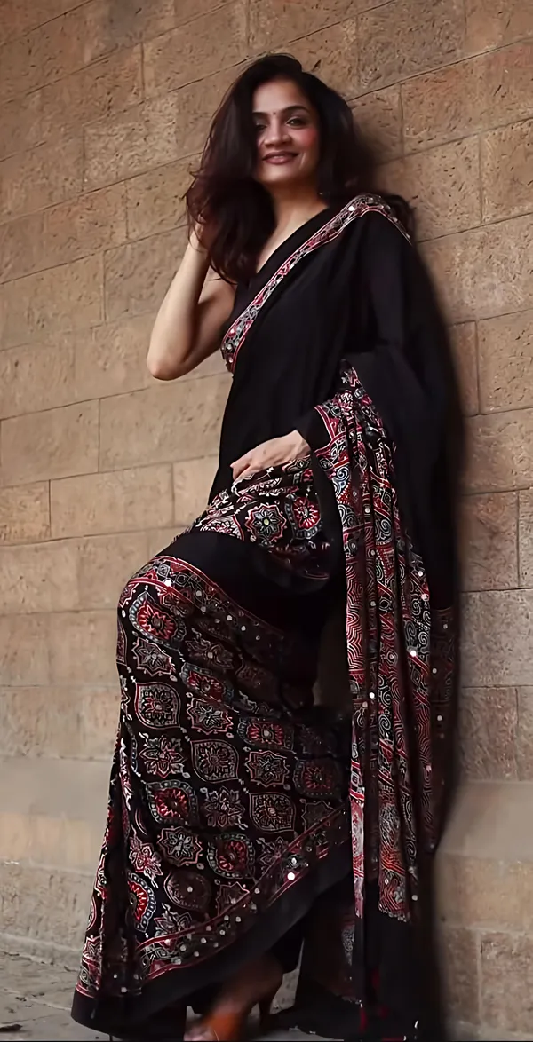 Red_Black_Satin_Silk_Mirror_Work_Printed_Saree_For_Women
