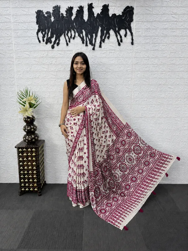 Cream_Satin_Silk_Printed_Saree_For_Women