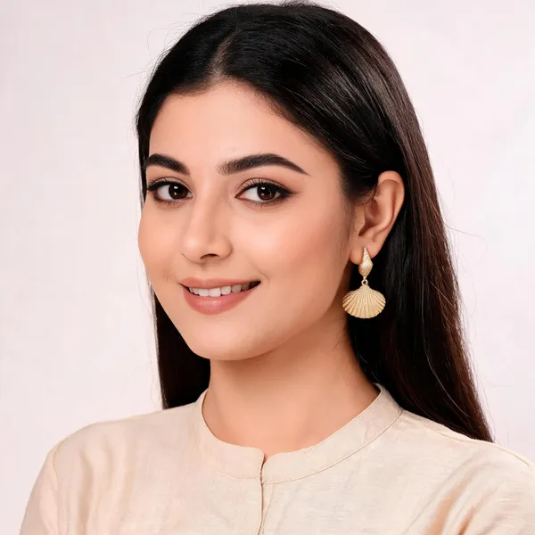 Golden_Shoreline_Scallop_Conch_Drop_Earrings
