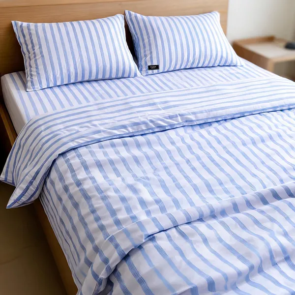 Blue_&_White_Fine_Cotton_King_Size_Bedlinen_For_Home_&_Decor