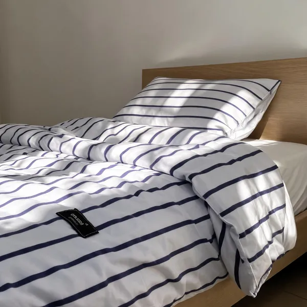 Blue_&_White_Fine_Cotton_King_Size_Bedlinen_For_Home_&_Decor