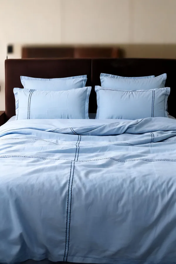 Sky_Blue_Fine_Cotton_King_Size_Bedlinen_For_Home_&_Decor