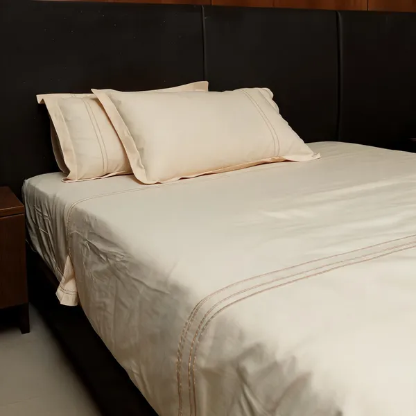Peach_Fine_Cotton_King_Size_Bedlinen_For_Home_&_Decor