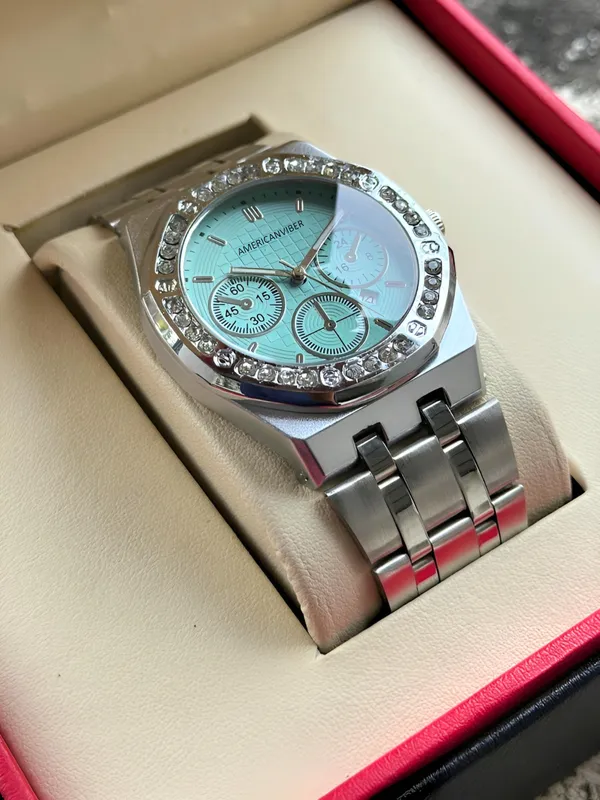 Silver_Metal_Chronograph_Watch_for_Men