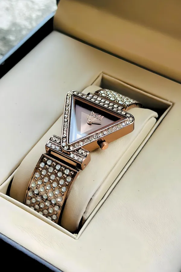 Rose_Gold_Rhinestone_Triangle_Dial_Watch_for_Women
