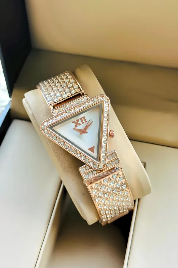 Rose_Gold_Crystal_Embellished_Analog_Watch_for_Women