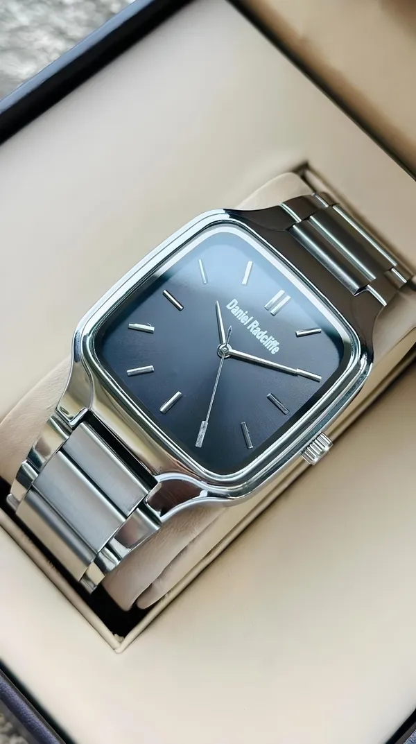 Silver_Metal_Rectangular_Watch_for_Unisex