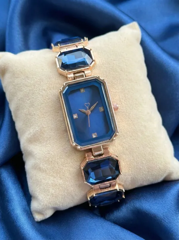 Blue_Analog_Crystal_Bracelet_Watch_for_Women